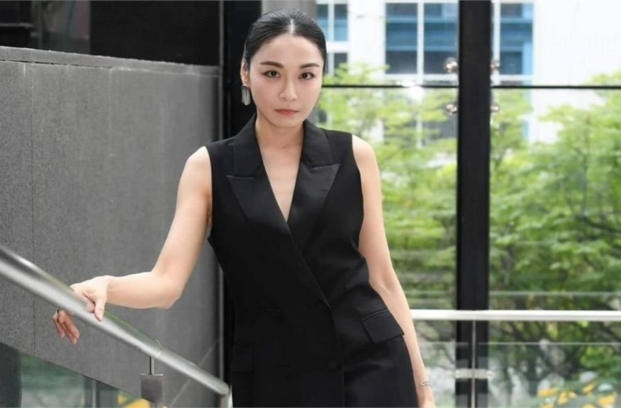 Giang To Binh to nhan vien doan phim quay len canh khoa than hinh anh