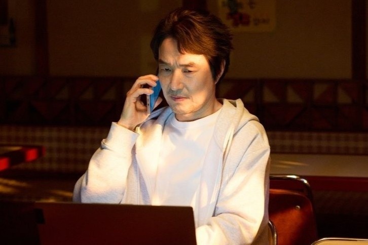 Han Suk Kyu trong vai bậc thầy hòa giải.