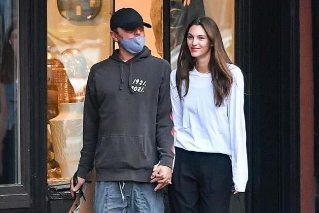 Leonardo DiCaprio the hien tinh cam voi ban gai kem 24 tuoi hinh anh