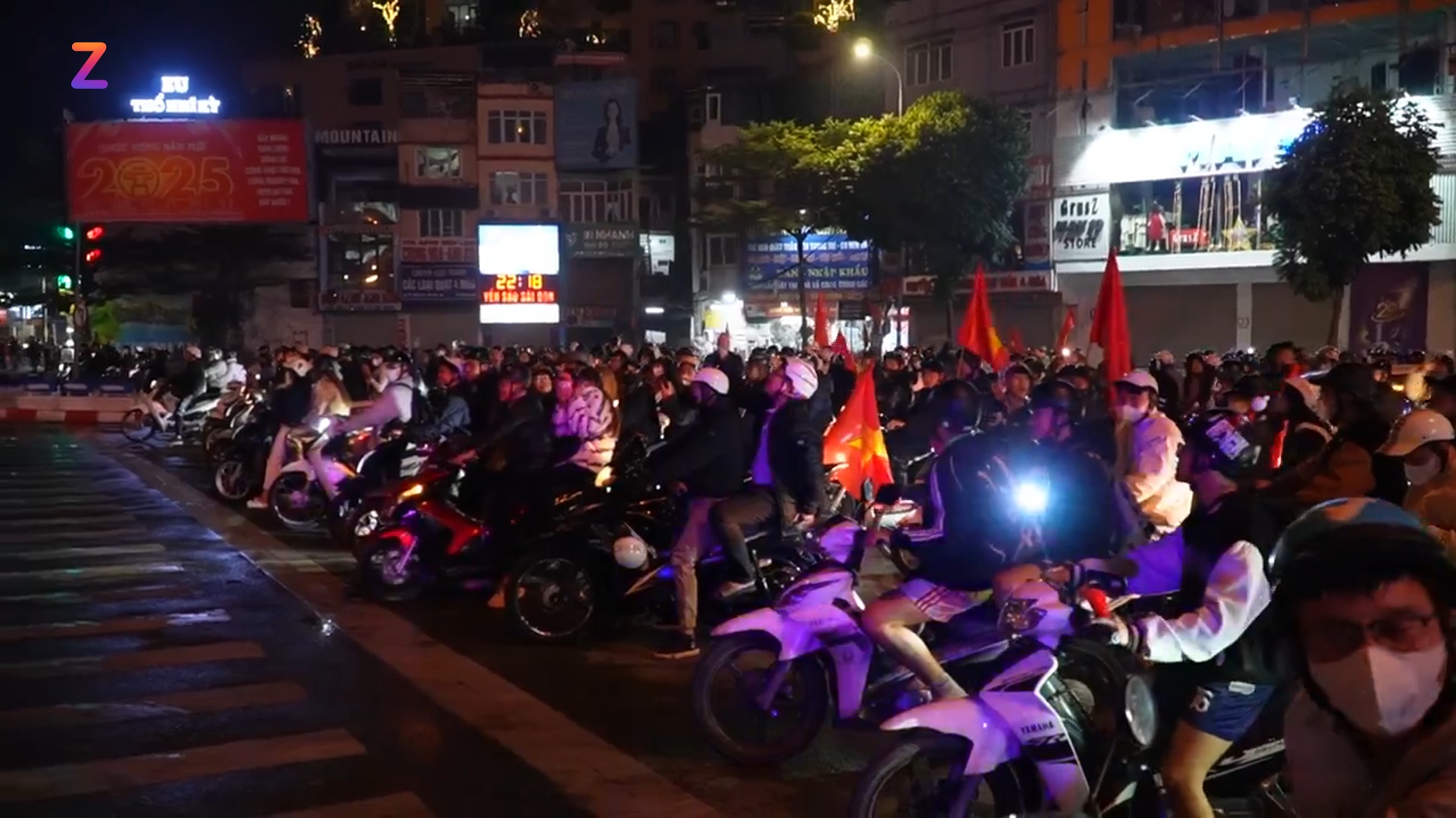 Khoanh khac nguoi dan 'di bao' van tuan thu luat giao thong hinh anh