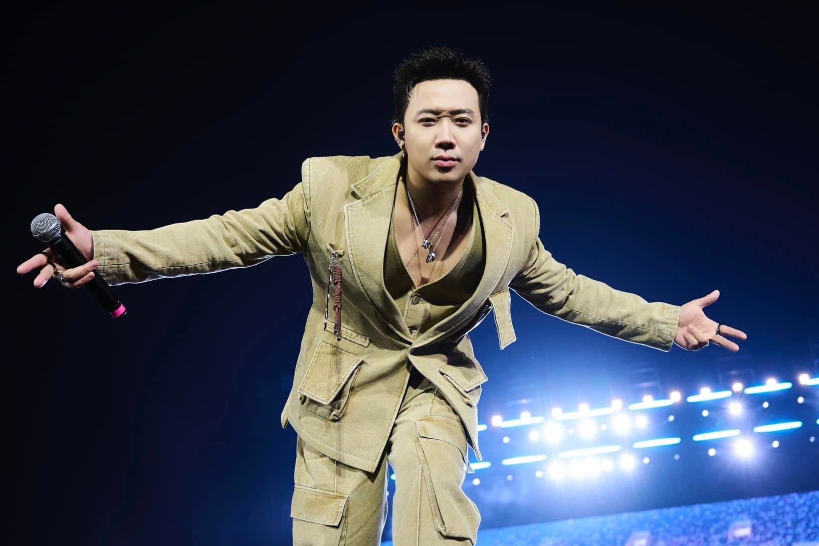 Tran Thanh van 'cua tren' trong cuoc dau voi Thu Trang hinh anh