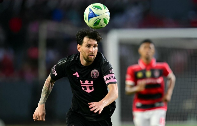 Pha vao bong ac y khien Messi kinh hai hinh anh