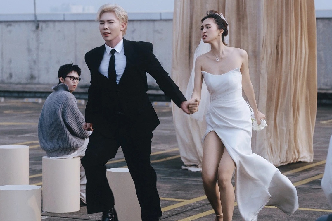 Erik bi don cuop bai hat cua Lou Hoang hinh anh