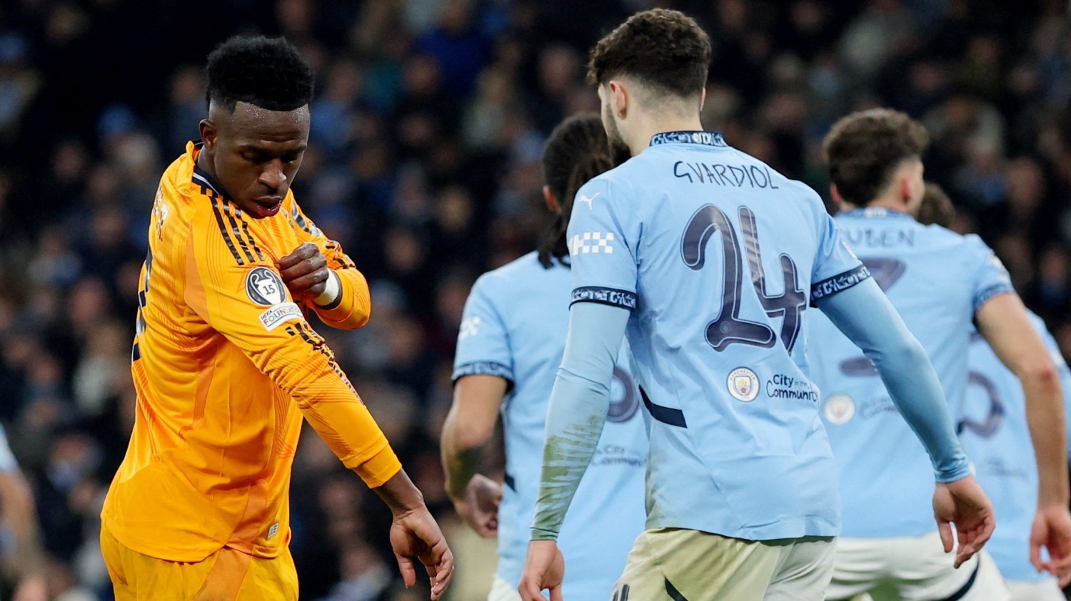 Cach Vinicius dap tra khi bi hoi ‘Qua bong vang dau?’ hinh anh