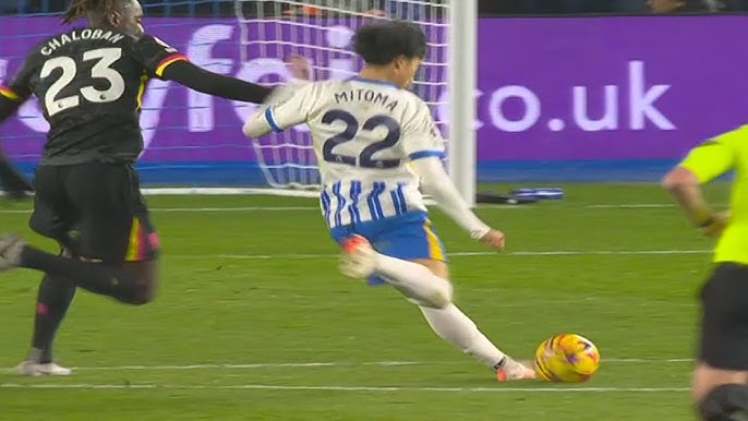 Ban thang gay sot cua Mitoma hinh anh