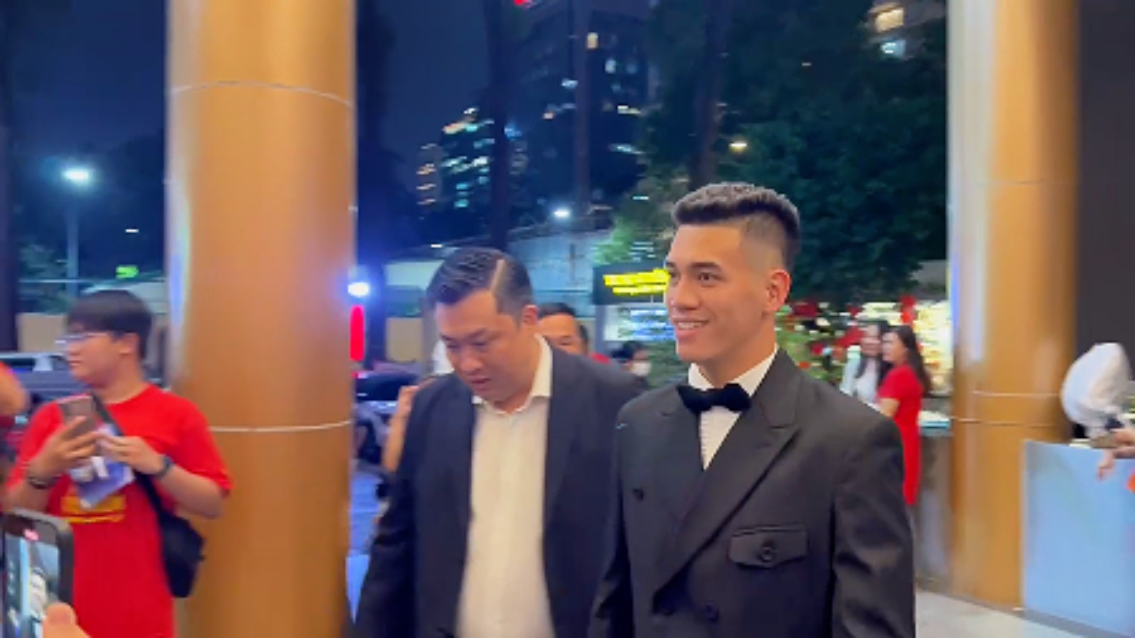 Tien Linh, Xuan Son khuay dong Gala Qua bong vang Viet Nam hinh anh