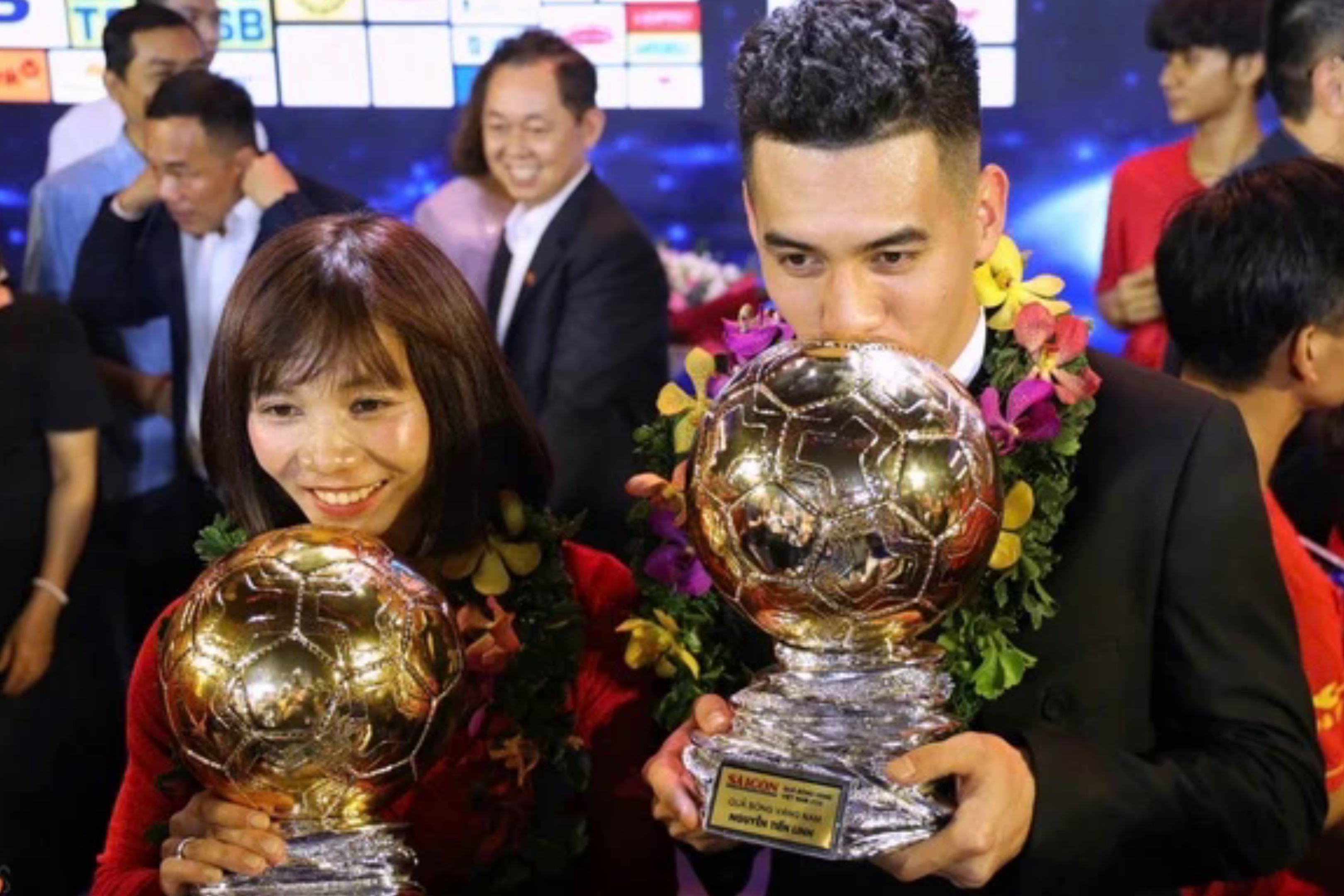 Khoanh khac vo oa khi Tien Linh duoc xuong ten Qua bong vang 2024 hinh anh