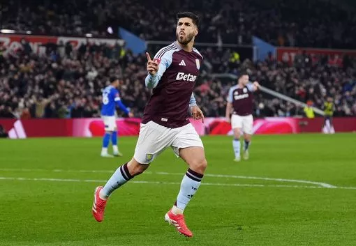 Cu dup trong 12 phut cua Asensio hinh anh