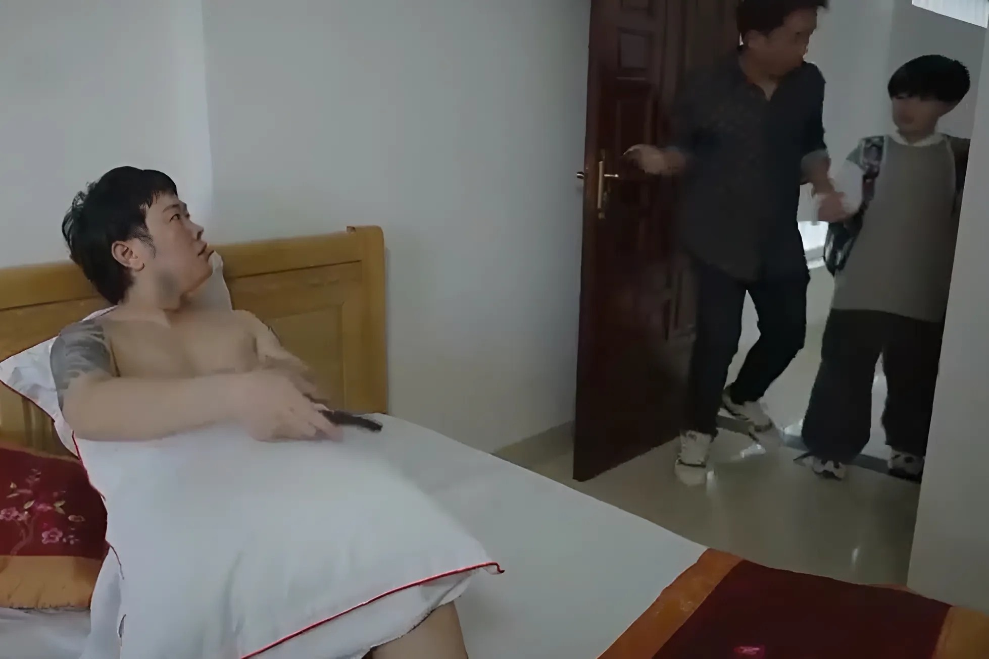 Tinh tiet gay tranh cai trong 'Gap nhau cuoi tuan' hinh anh