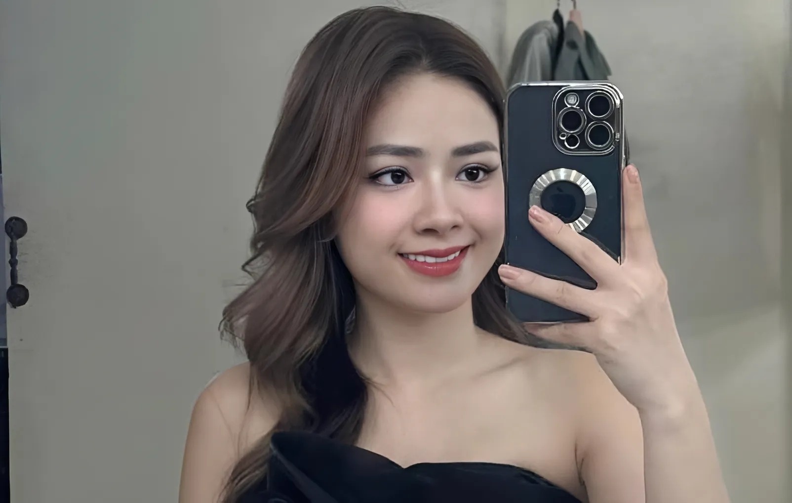 Duong Hoang Yen bi liet day than kinh so 7 hinh anh