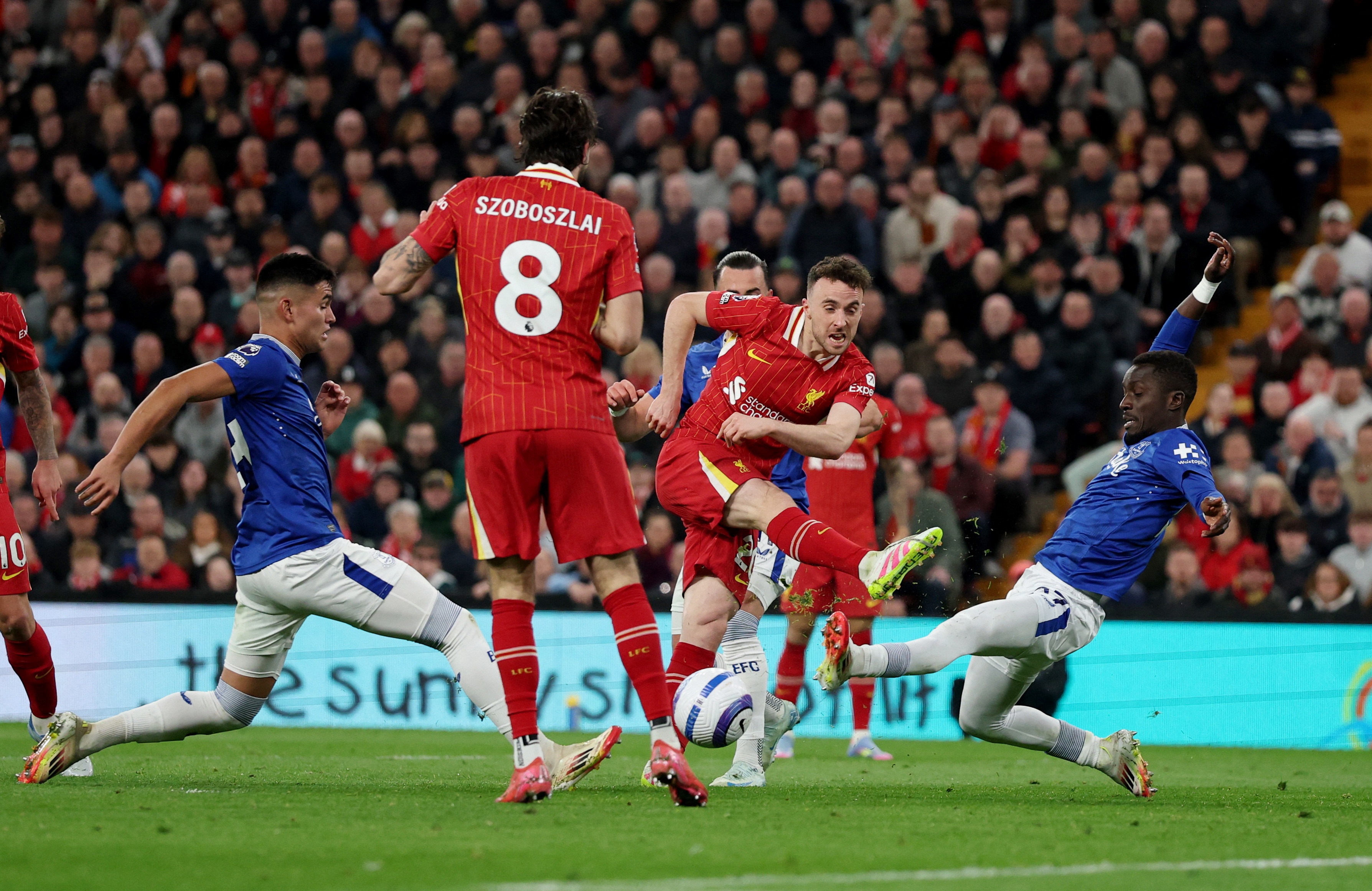 Ban thang duy nhat cua Jota giup Liverpool xay chac ngoi dau hinh anh