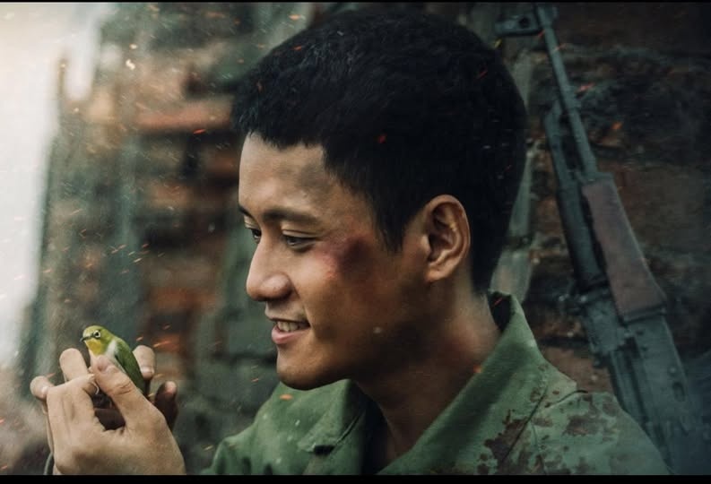 Mưa đỏ tạo nên cơn sốt phòng vé hiếm thấy.
