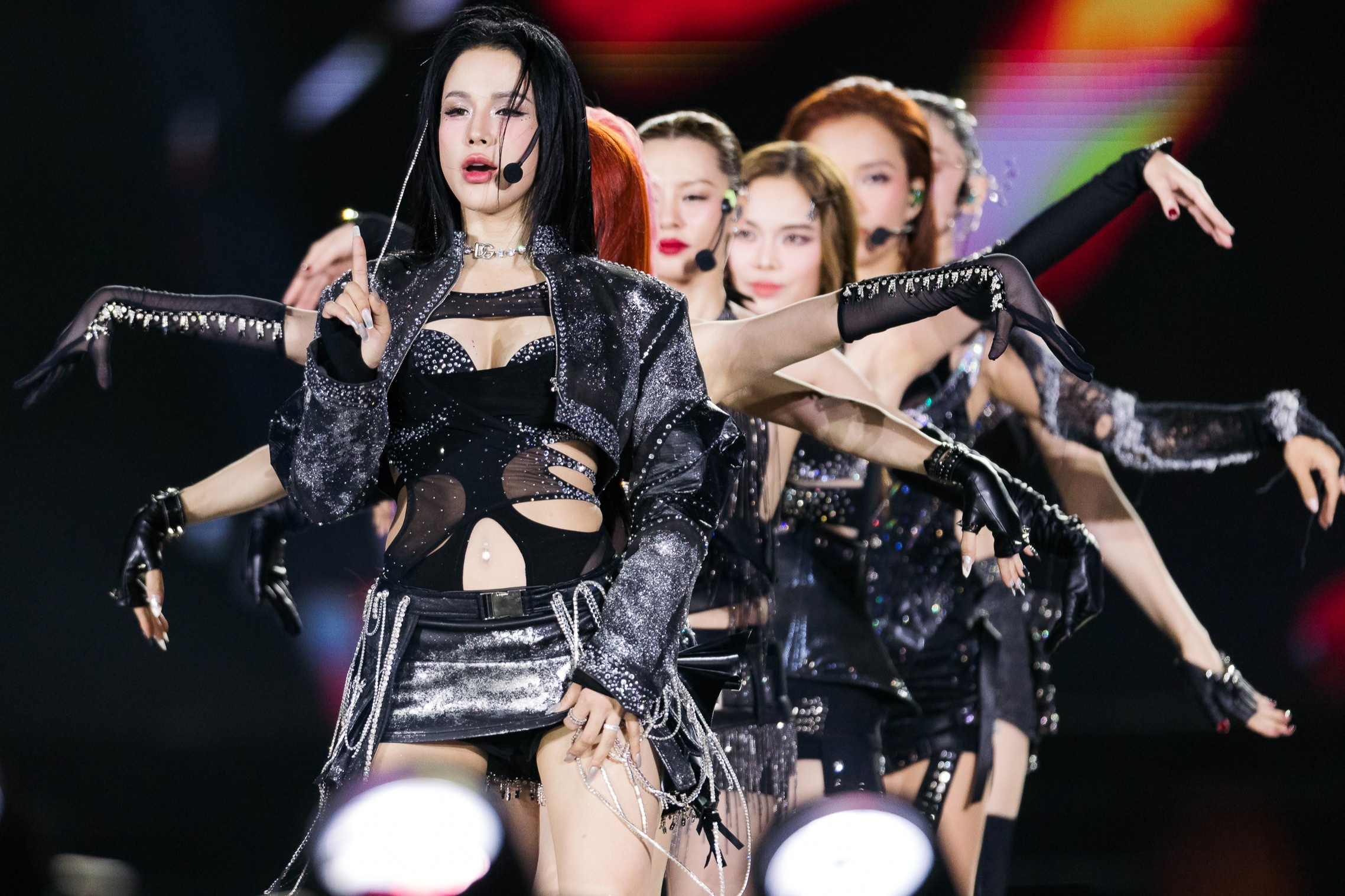 Khoanh khac 'viral' nhat concert Chi dep hinh anh