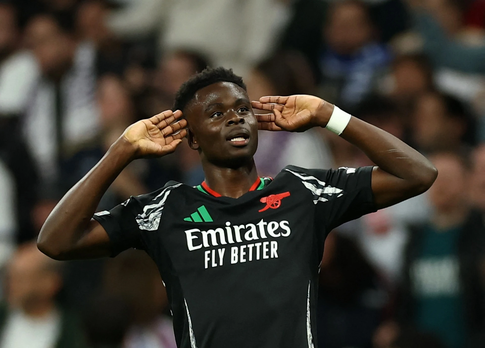 Moi goc do ve ban thang cua Saka vao luoi Real hinh anh