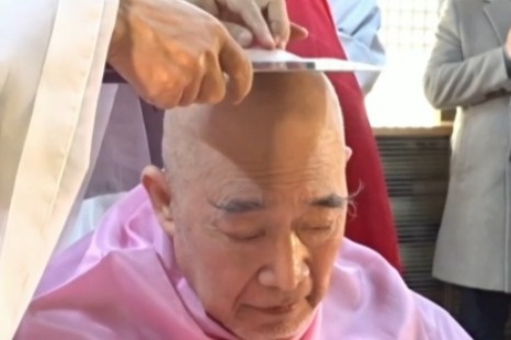 Dien vien Han Quoc di tu de chuoc loi ngoai tinh hinh anh