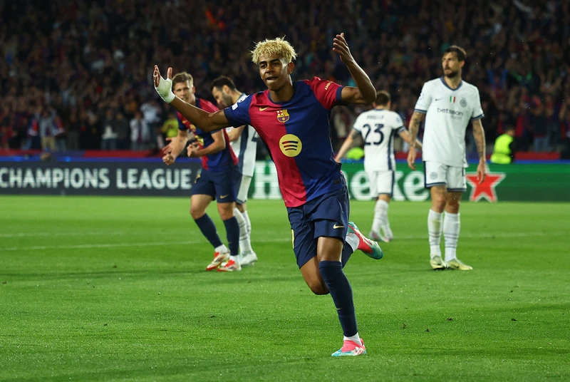 Man trinh dien thuong hang cua Yamal hinh anh