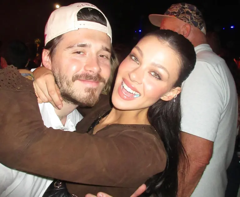 Ban gai cu cua Brooklyn tiet lo ve gia dinh Beckham hinh anh