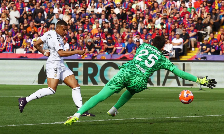 Cu hat-trick cua Mbappe vao luoi Barca hinh anh