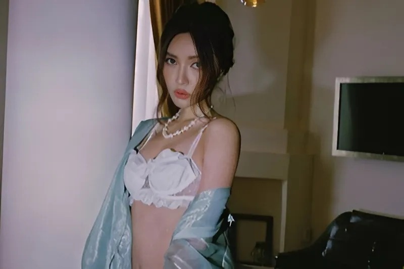 Bich Phuong truoc Em xinh hinh anh