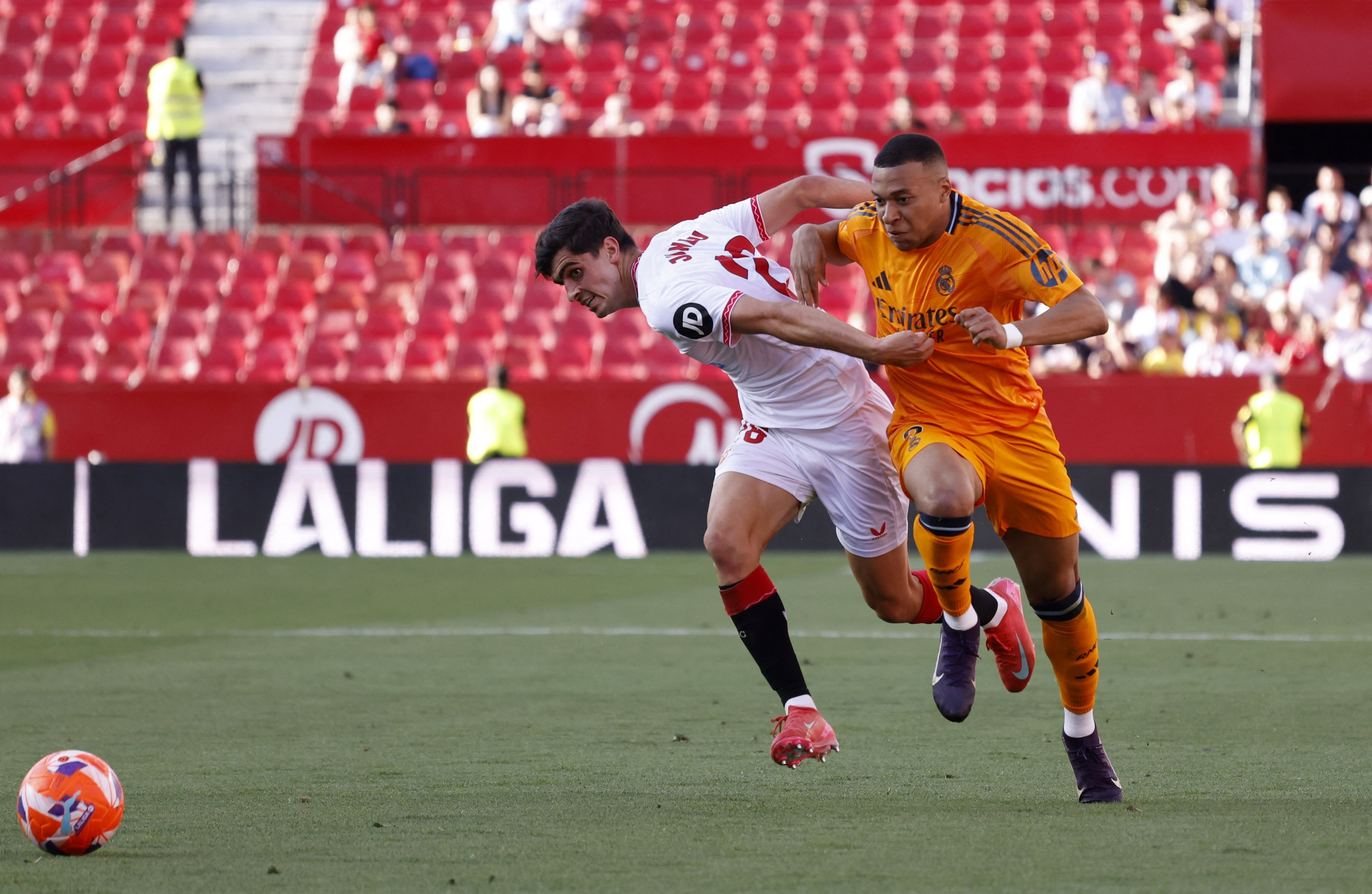 Cac ban thang trong tran Real thang Sevilla 2-0 hinh anh