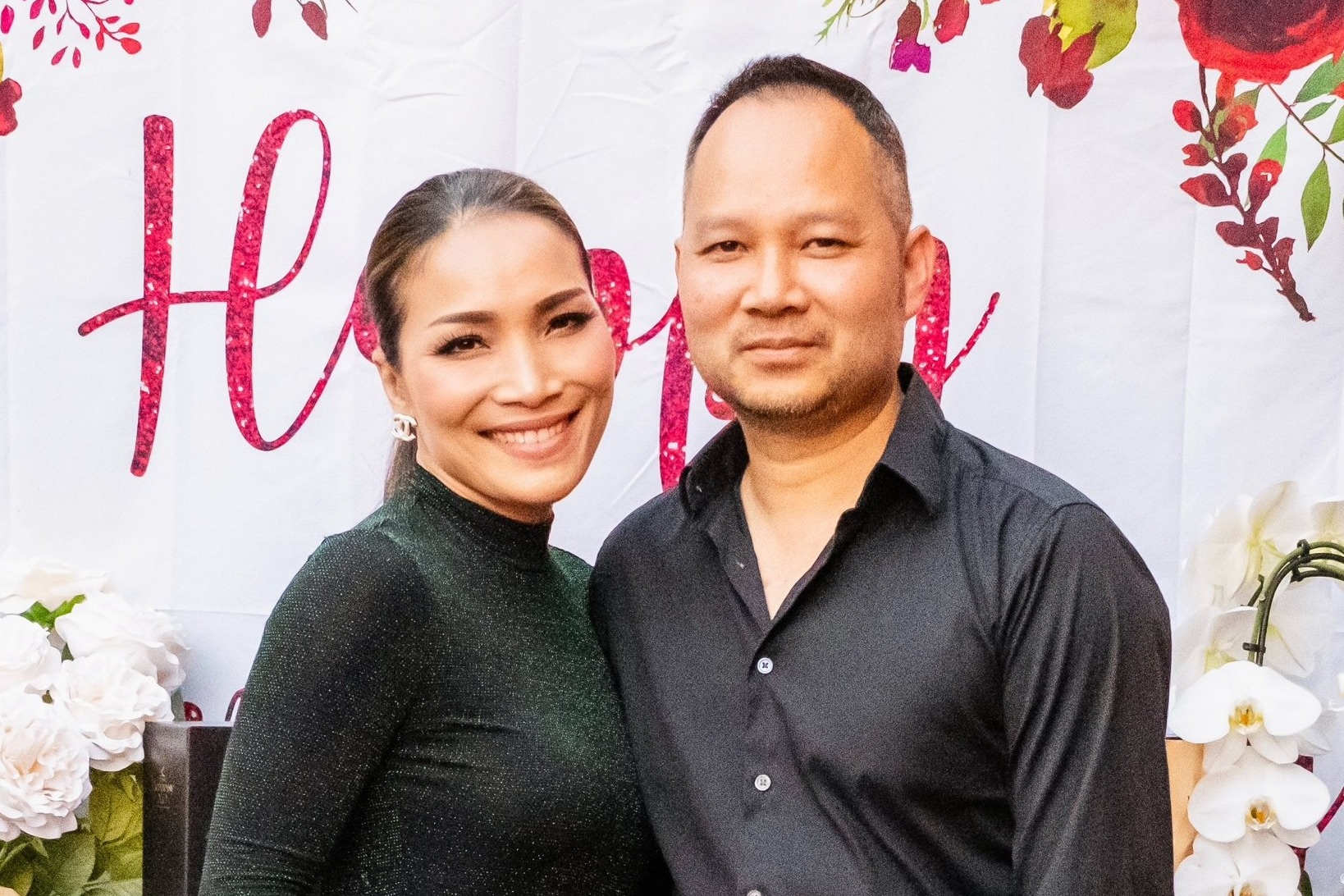 19 nam ben nhau cua ca si Hong Ngoc va chong bau show hinh anh