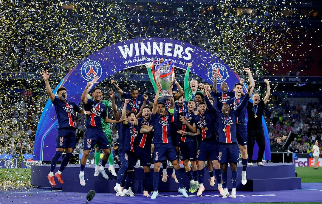 Co dong vien phat cuong sau khi PSG vo dich Champions League hinh anh