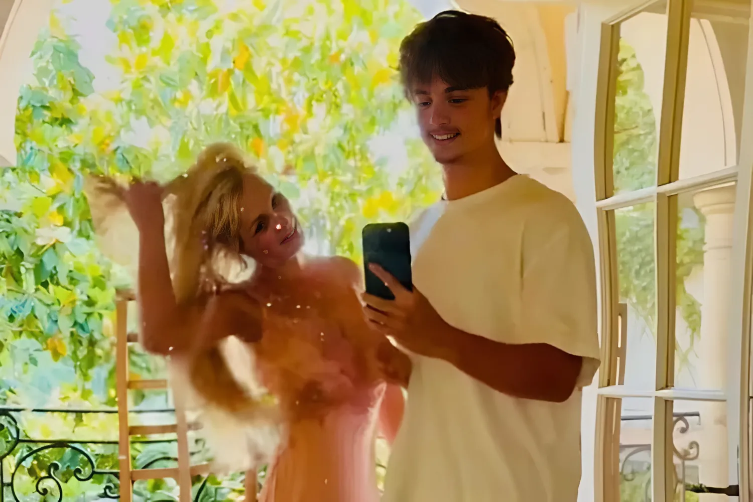 Britney Spears khoe con trai cao 1,91 m hinh anh