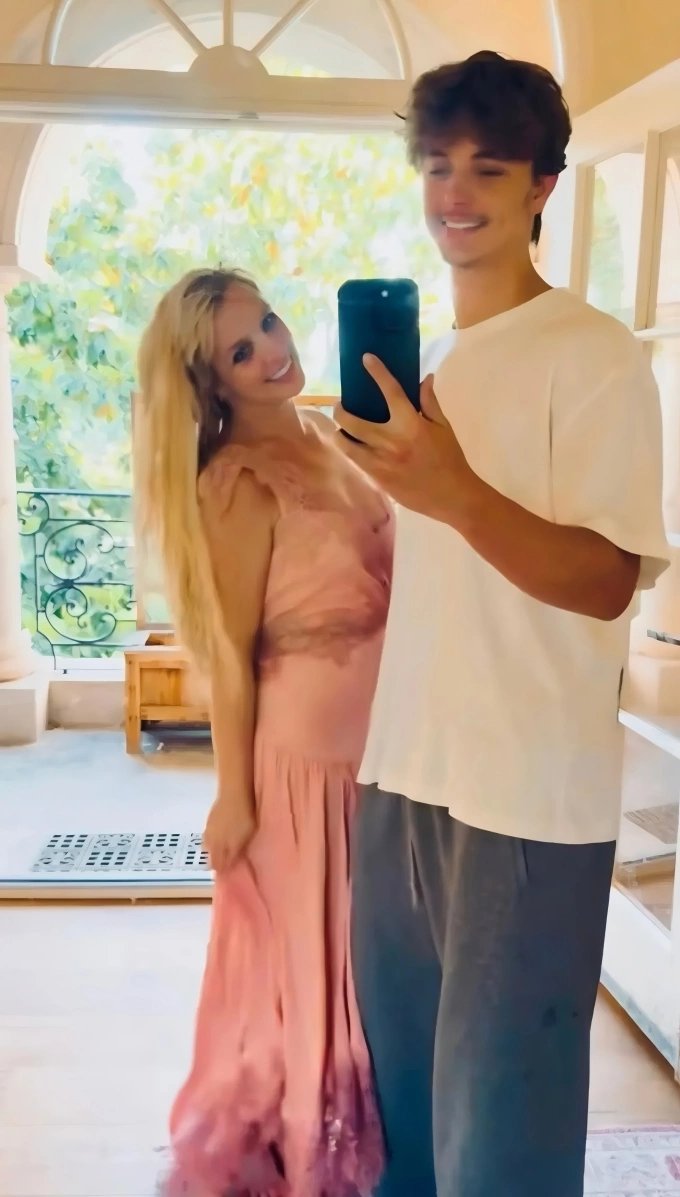 britney_Picsart_AiImageEnhance_8942_9141_1750068706_1_.jpg