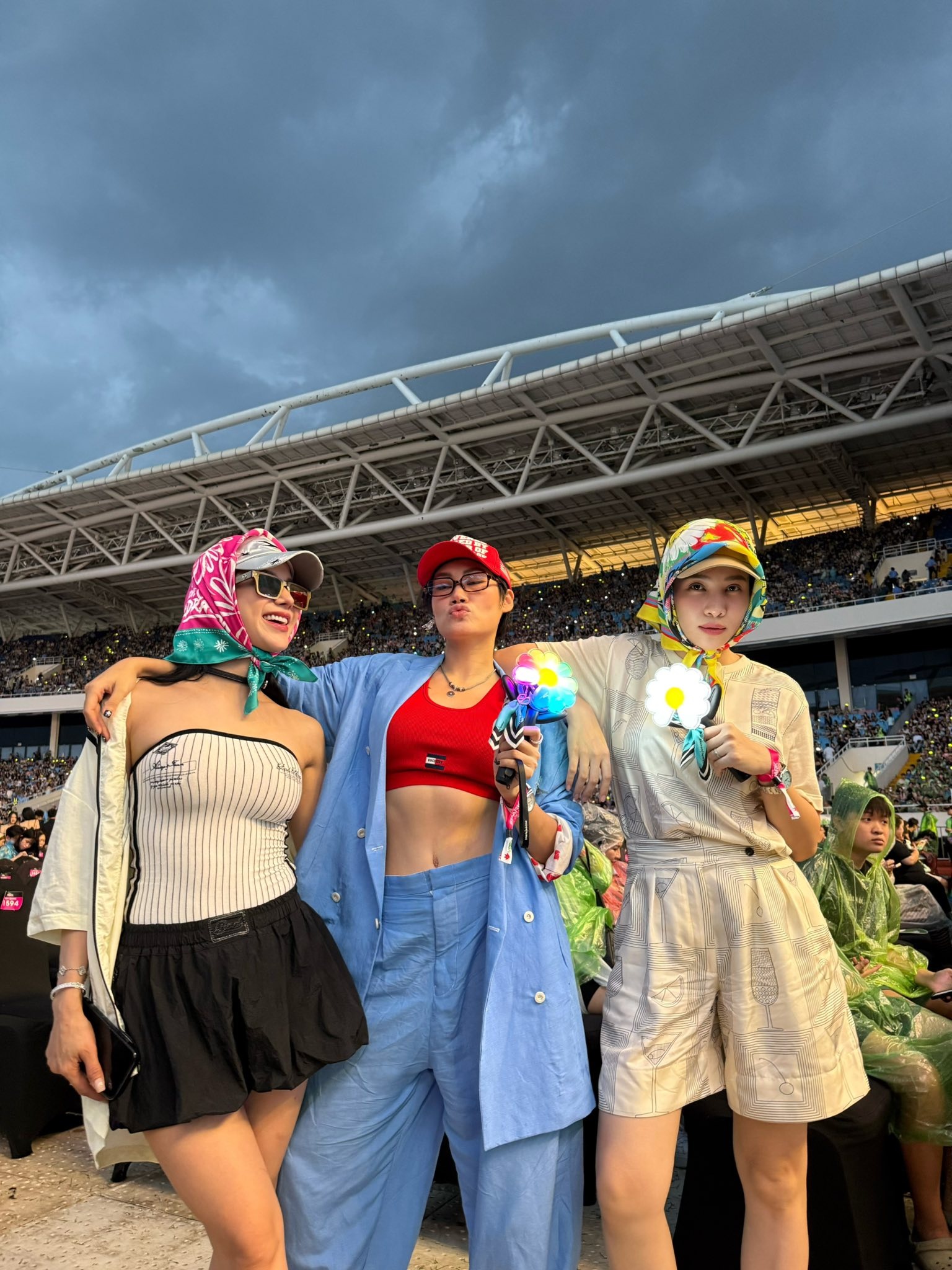 Diep Lam Anh,  Phuong Ly,  Rhyder anh 1