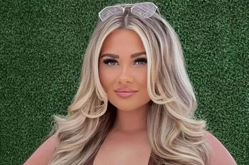 Dien vien Anh co thai voi ban trai dang o tu hinh anh