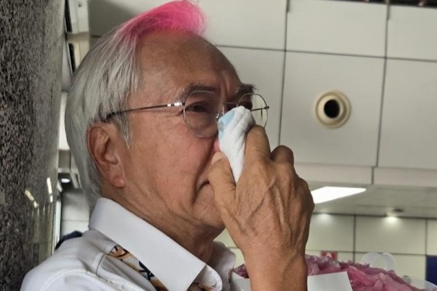 Ly Long Co khoc khi don nguoi yeu ra tu hinh anh