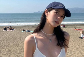 Au Duong Na Na gay tranh cai vi doi tu phuc tap hinh anh