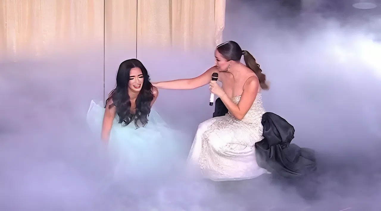 Tai nạn sân khấu Miss Universe gây tranh cãi dữ dội