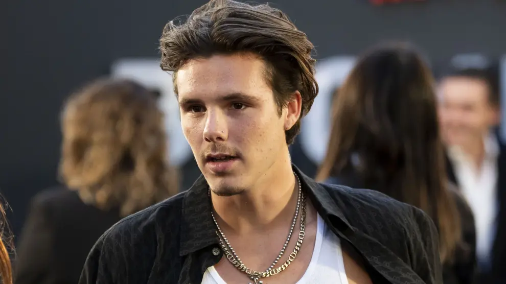 Cruz Beckham chong lai vo chong Brooklyn hinh anh