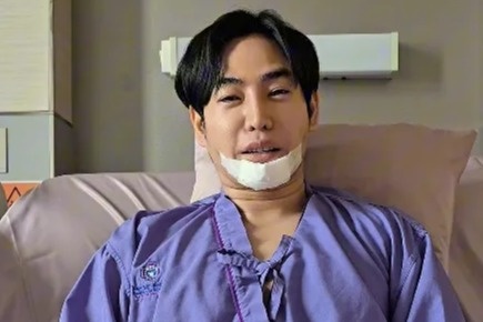 Ca si Thai Lan bi chem o tram xang len tieng xin loi hinh anh