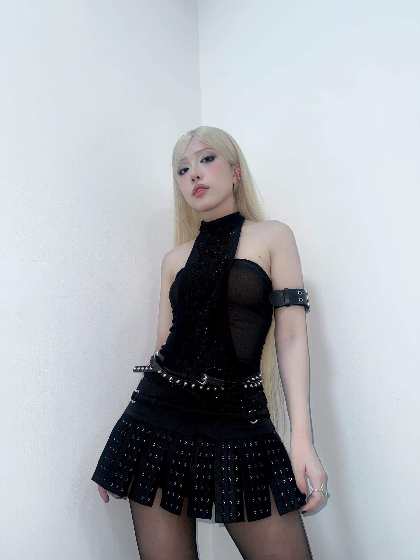 Phùng Khánh Linh bất ngờ ra mắt single giữa đêm. Ảnh: @phungkhanhlinh.