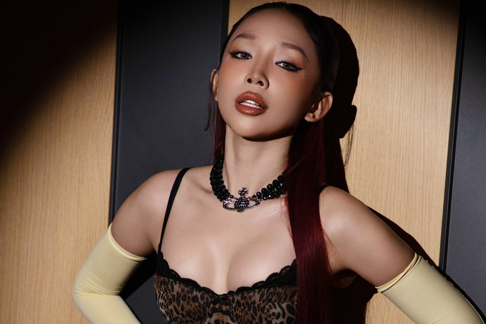 Toc Tien vap tranh luan hinh anh