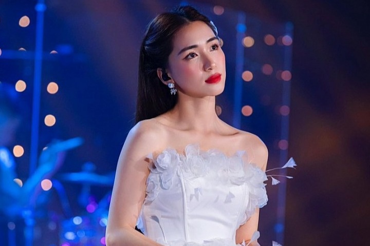 Hoa Minzy buc xuc hinh anh