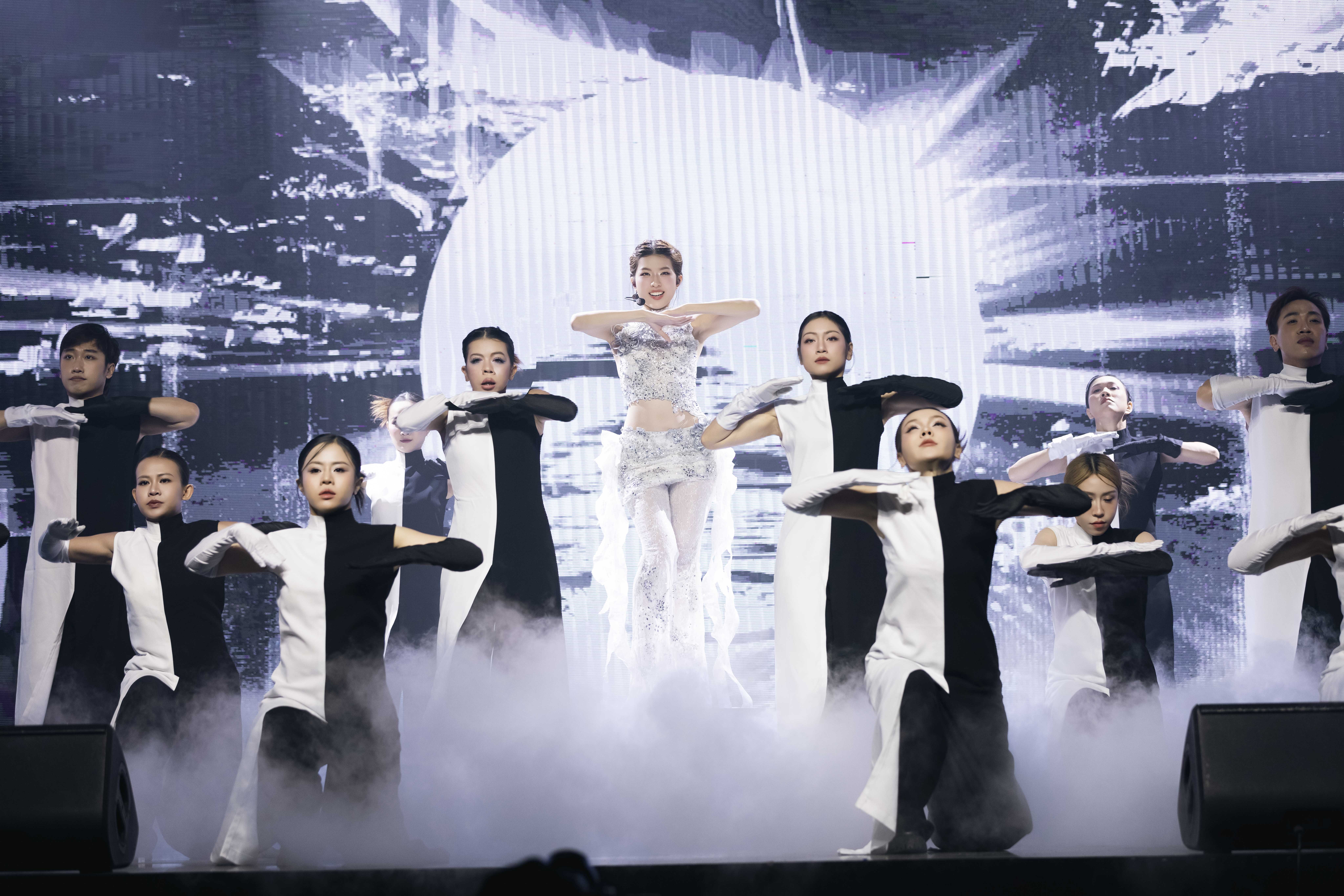 Stage_Duong_Gian.jpg