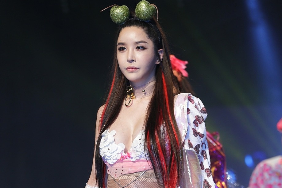 Sao chuyen gioi Harisu bi quay roi tinh duc hinh anh