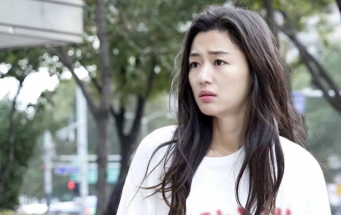 Khung hoang bao vay Jeon Ji Hyun hinh anh