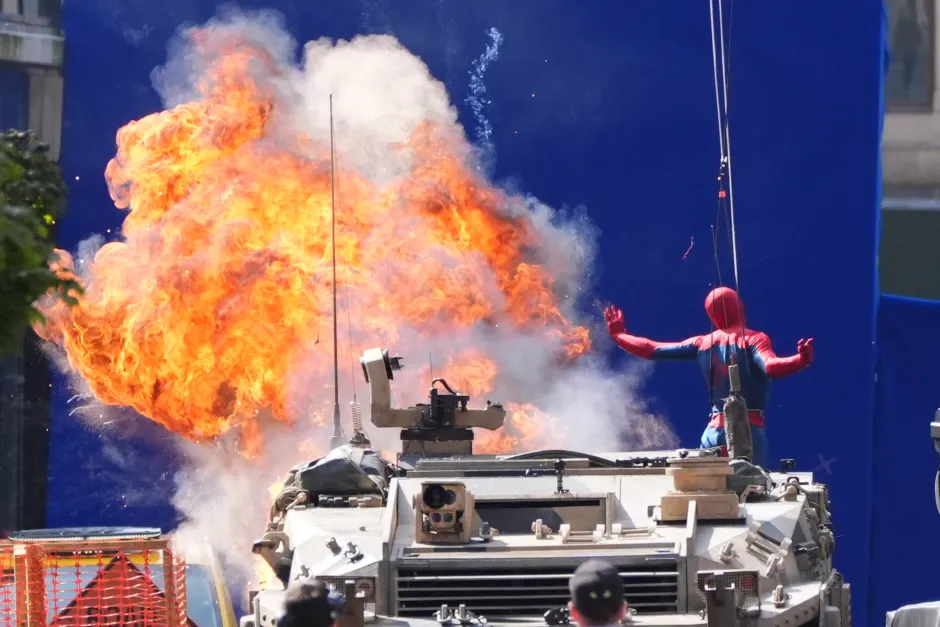 person_spider_man_suit_filming_1016039234.jpg