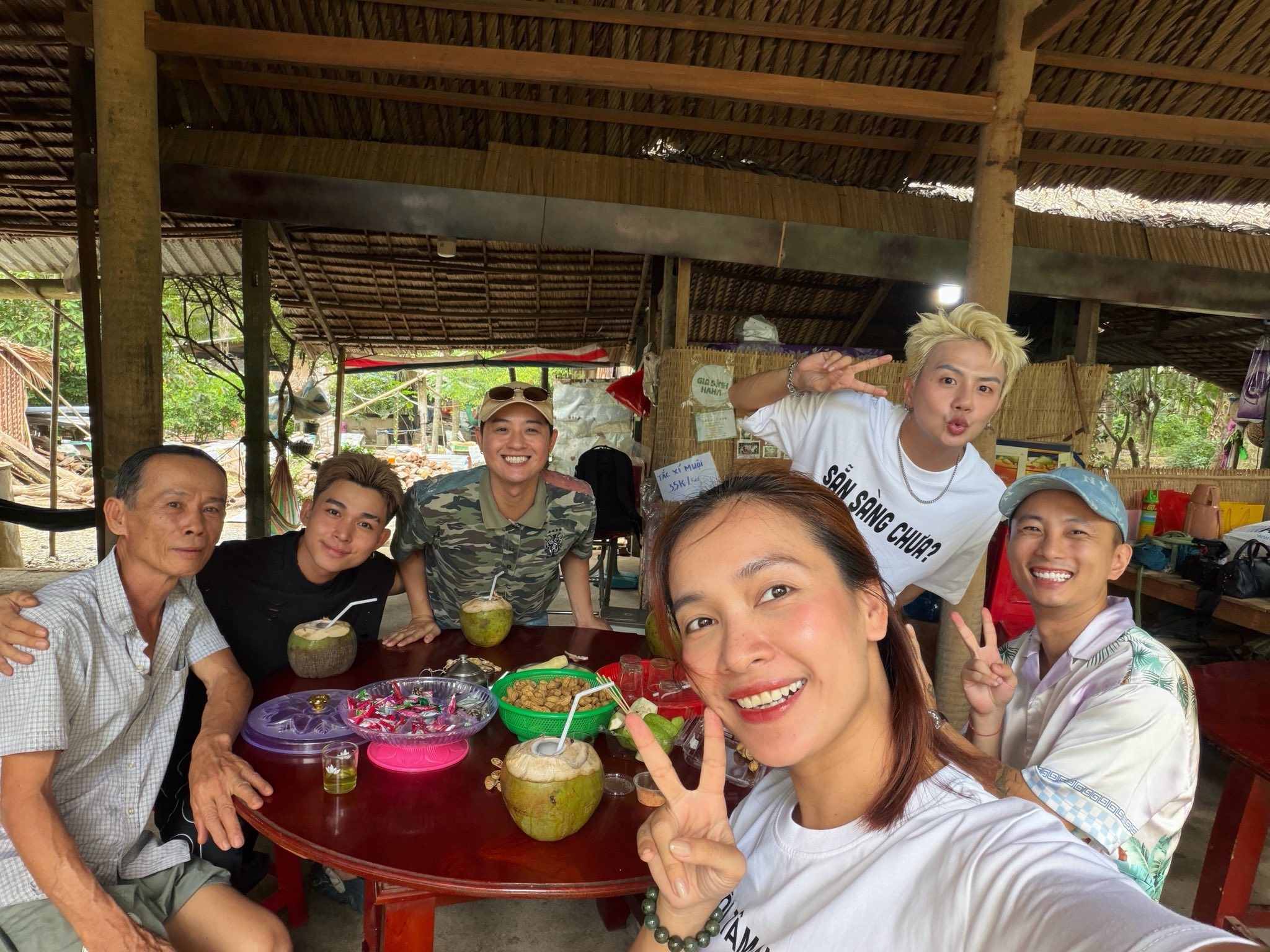 Dàn cast Gia đình Haha hội ngộ rộn ràng dịp Trung thu