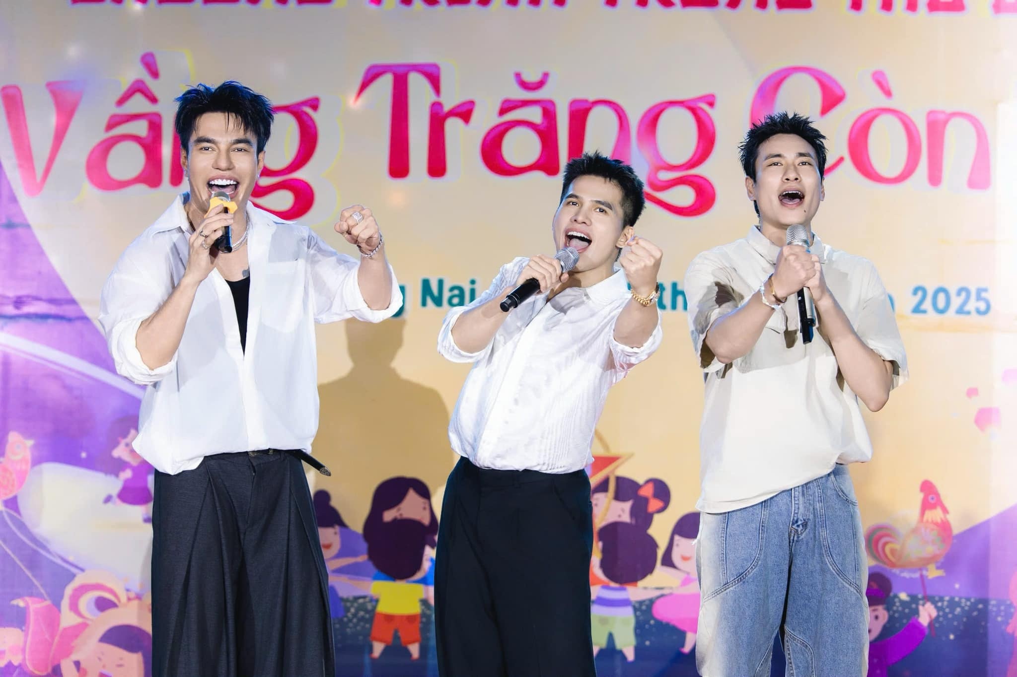 Lê Dương Bảo Lâm, Kiều Minh Tuấn, Quốc Thiên tại một chương trình dành cho trẻ em. Ảnh: @leduongbaolam.