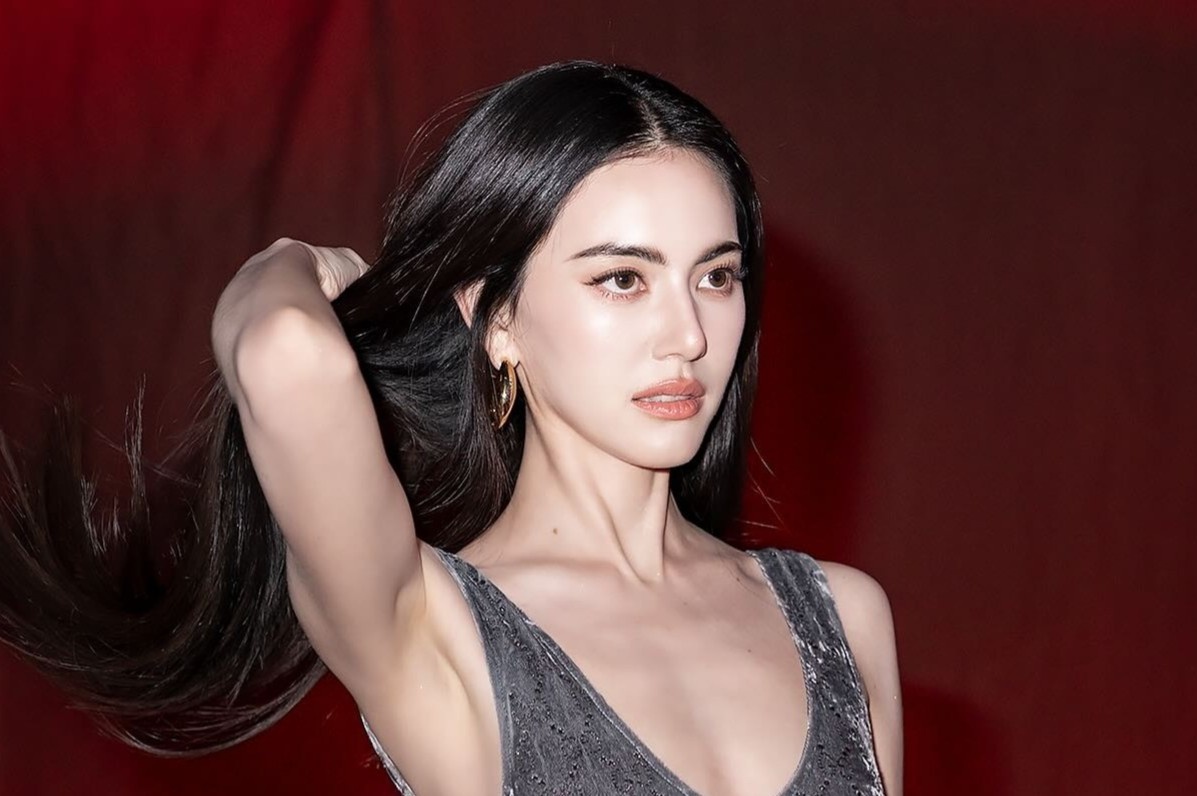 Trang phuc gay tranh cai cua 'ma nu' dep nhat Thai Lan hinh anh