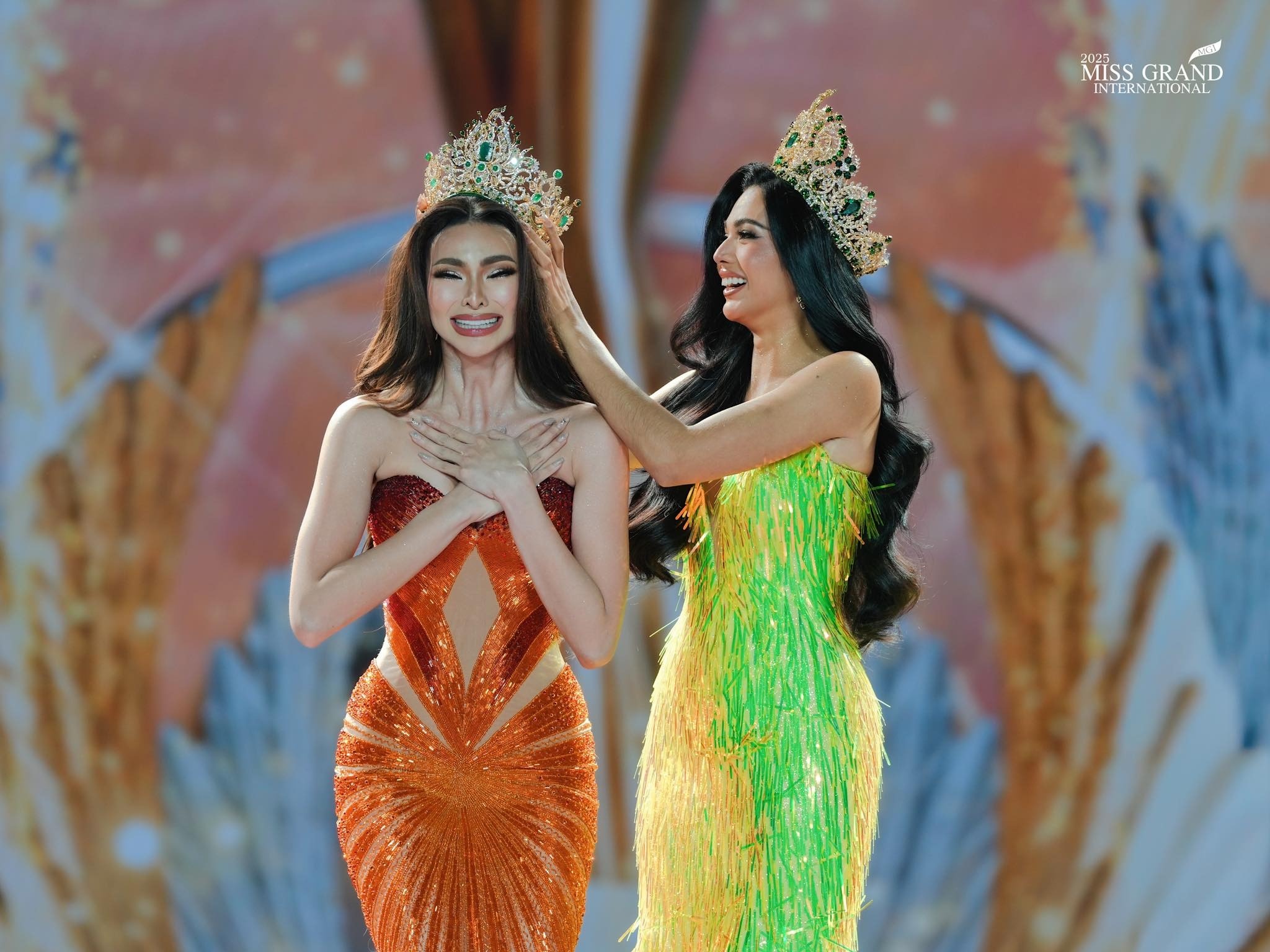 Hoa hau Hoa binh anh 2