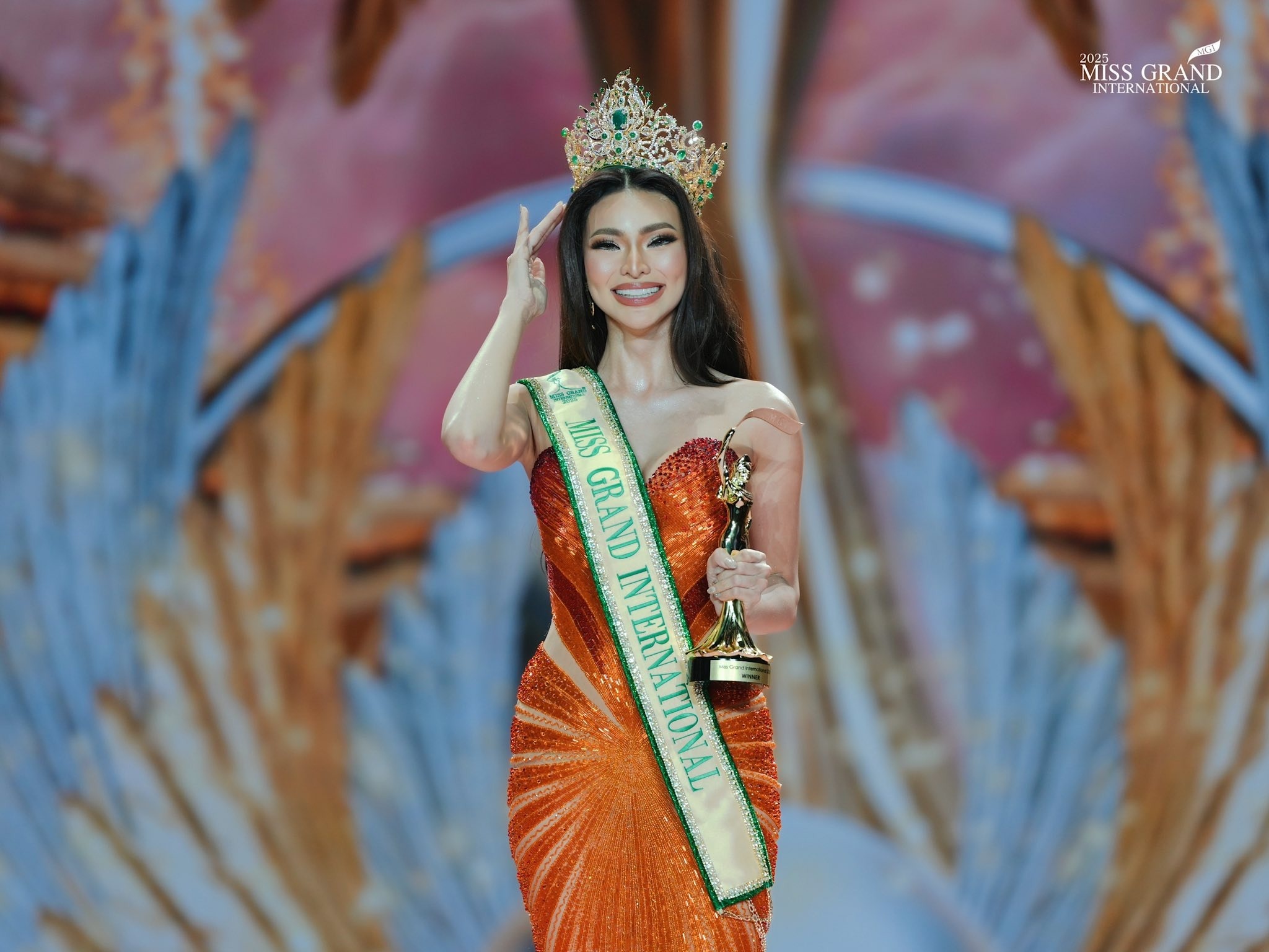 Hoa hậu Emma Tiglao đăng quang Miss Grand 2025 khiến fan bùng nổ