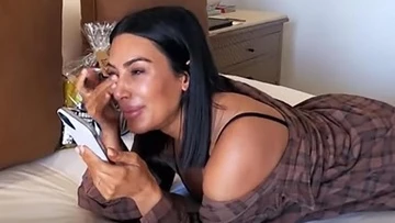 Kim Kardashian nhan tin soc hinh anh