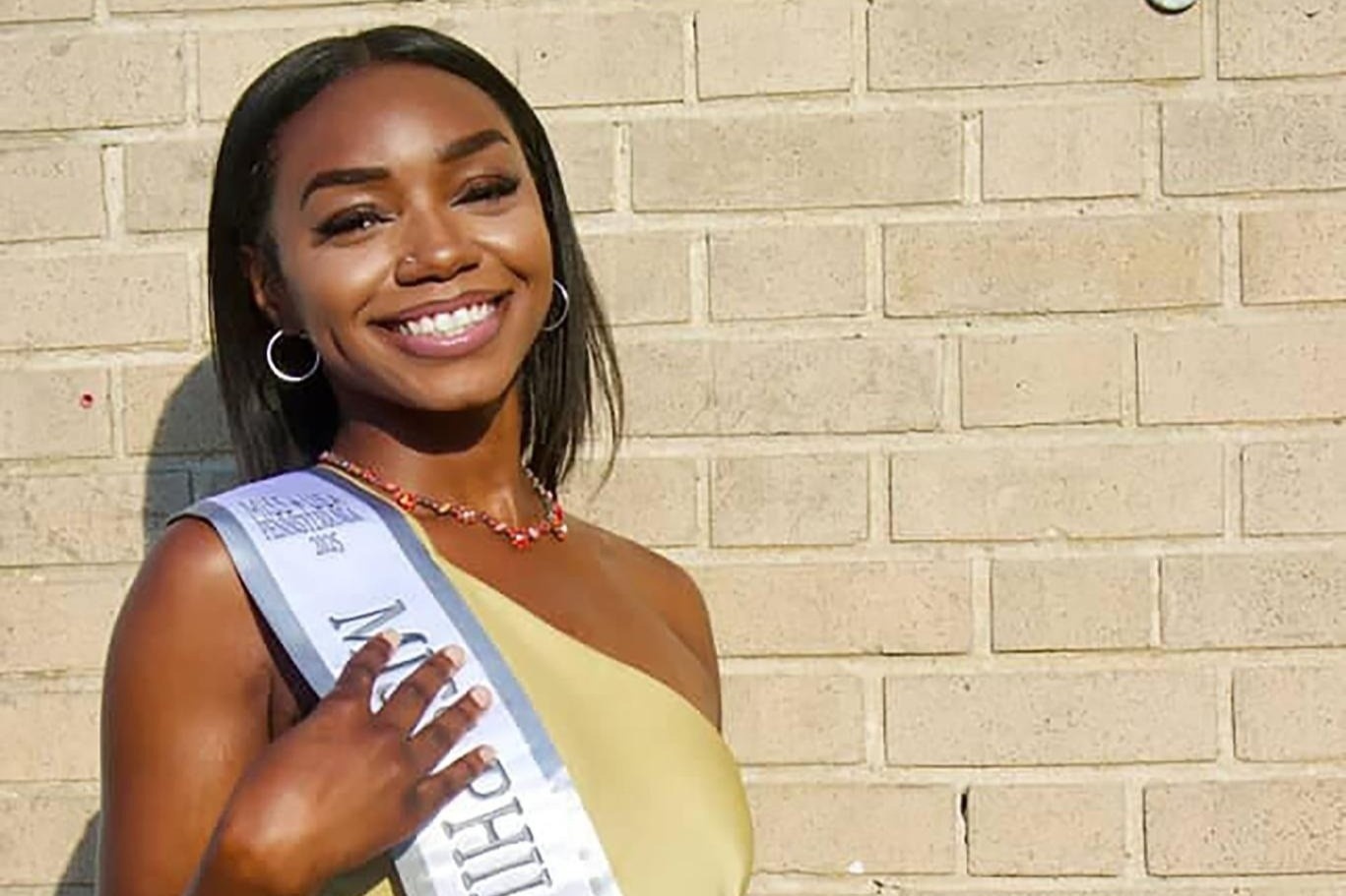 Thi sinh hoa hau My bi ban chet hinh anh