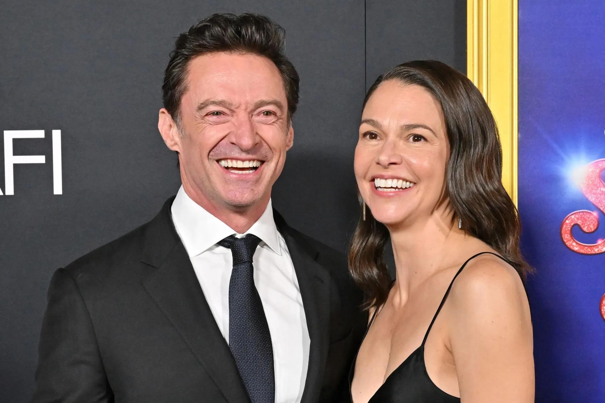 'Nguoi Soi' Hugh Jackman quan quyt ban gai hinh anh